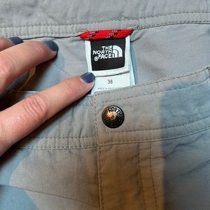 The North Face mens utility shorts 38 Lt grayish